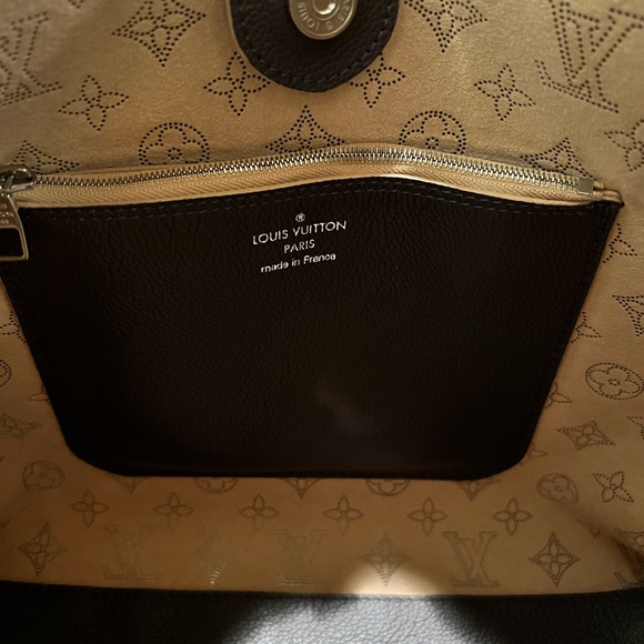 Carmel in Black - Picture 9 of 15